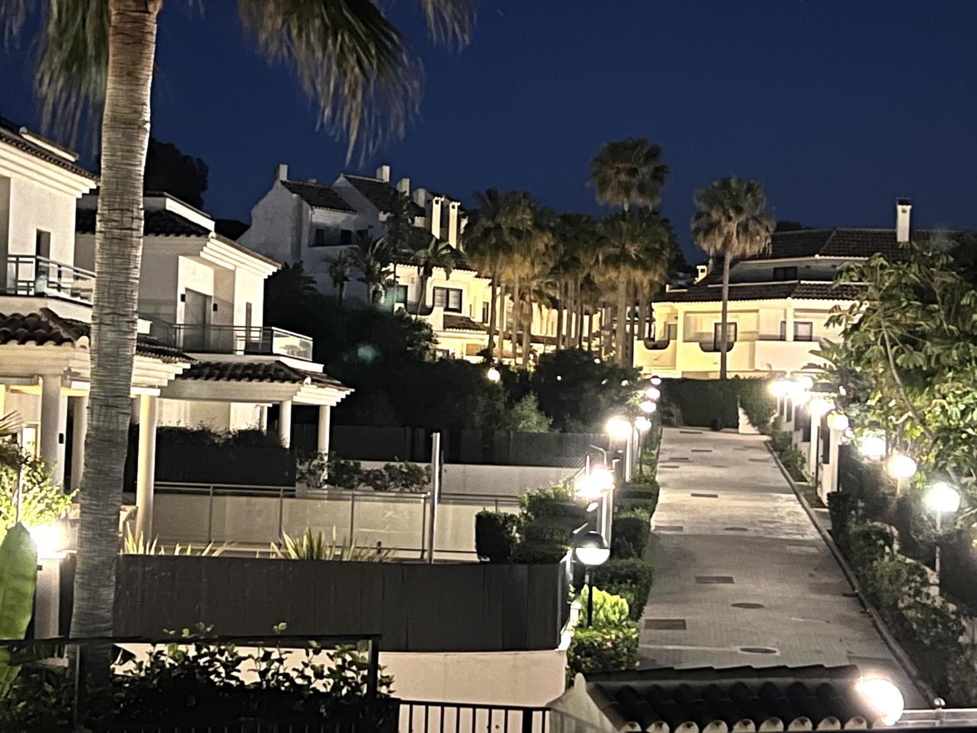 Stylish Townhouse In Beachfront Complex Marbella Exteriör bild